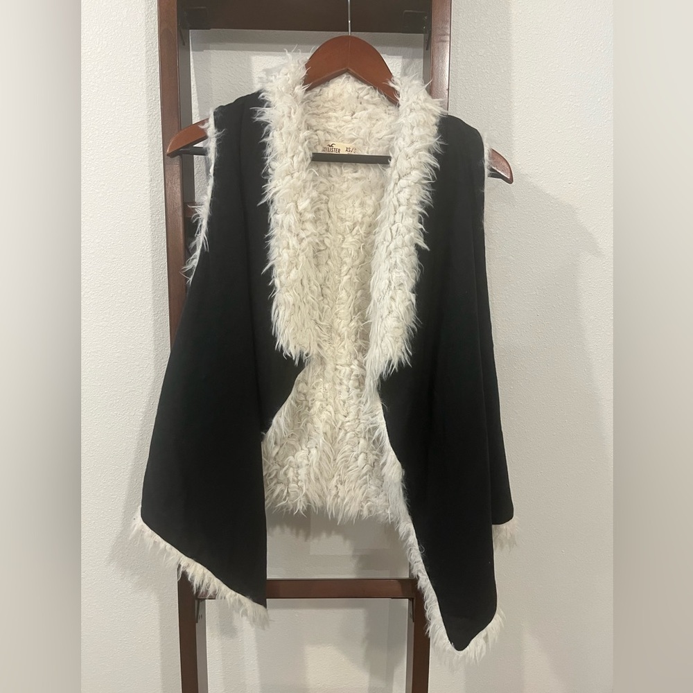 Hollister fur vest women’s size Xs/s great condition
